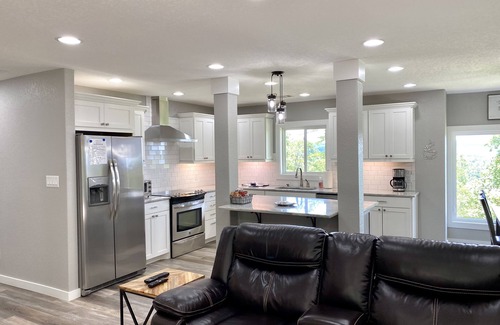 Hot Springs House | Gorgeous Mountain View, 6 Private acres, Close to Downtown!