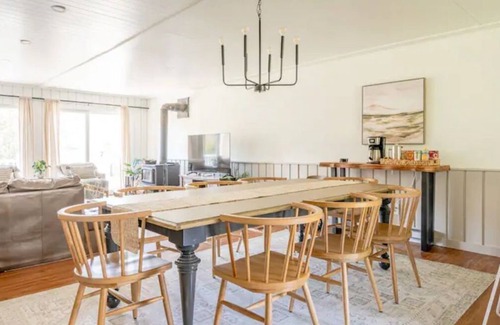 Hunter House | Gorgeous Mountain View Newly Renovated/Ski/Wi-Fi/Wood Stove/Pool