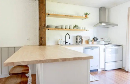 Hunter House | Gorgeous Mountain View Newly Renovated/Ski/Wi-Fi/Wood Stove/Pool