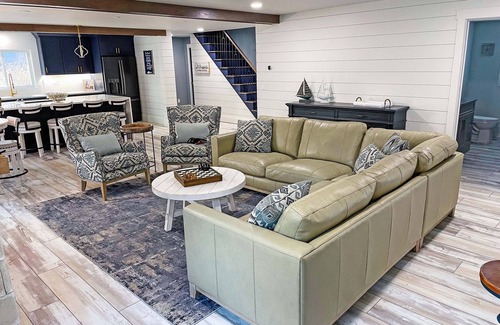 Mystic - New London House | Gorgeous Mystic Vacation Home with Indoor Pool. 4 min walk to drawbridge