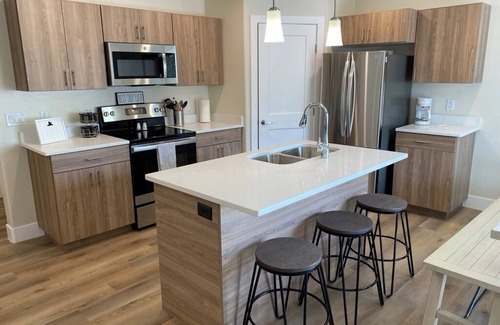Kanab House | Gorgeous New Townhome with Hot Tub