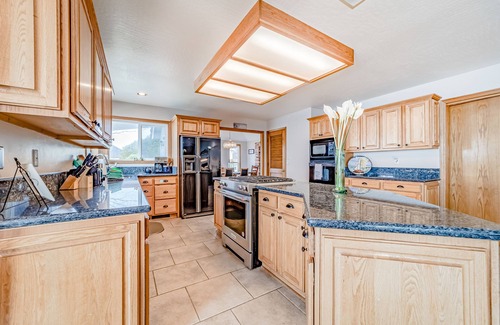Brookings House | Gorgeous oceanfront estate with amazing views & hot tub - steps to quiet beach