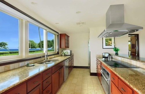 Wailua Condo | Gorgeous Oceanfront H101 Condo-Best Location at Resort!