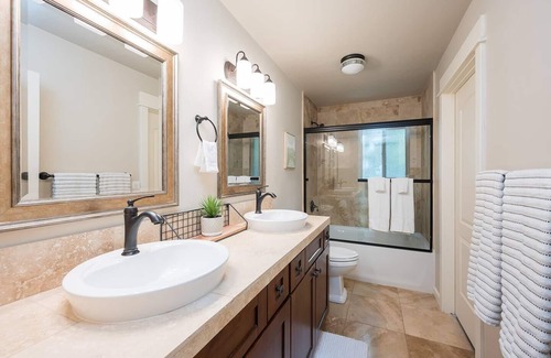 Atascadero House | Gorgeous*Pool*Lake View*Game Room*Mini Putt!