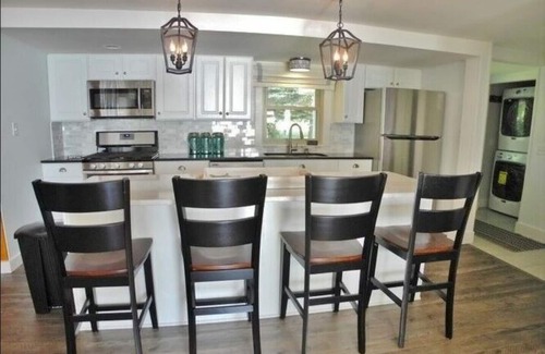 Suttons Bay Cottage | Gorgeous Private Beach on West GT Bay!