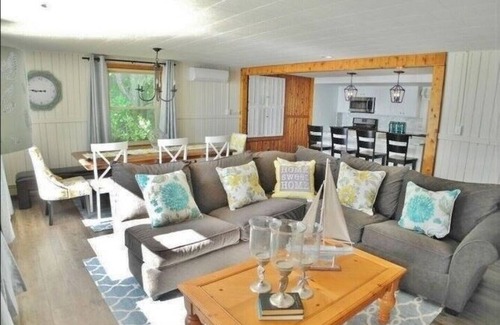 Suttons Bay Cottage | Gorgeous Private Beach on West GT Bay!