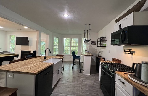 Evans Apartment | Gorgeous private wooded haven!