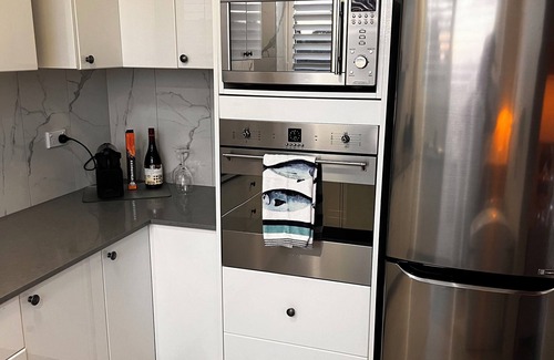 Cronulla Apartment | Gorgeous Renovated Central Cronulla Apartment- Absolute Convenience