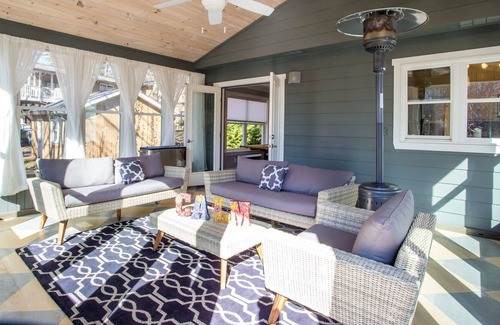 Gainesville Villa | Gorgeous Renovated Lake Front Home on Lanier sleeps 12, w dock, steps to water