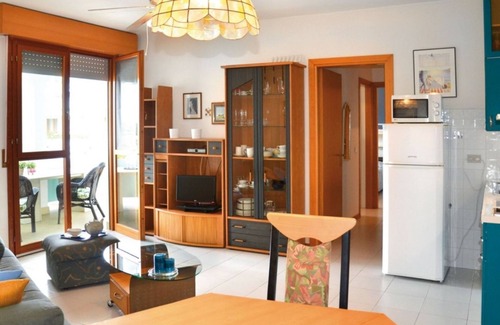 San Michele al Tagliamento Apartment | Gorgeous retreat with pool in a green area close to the beach