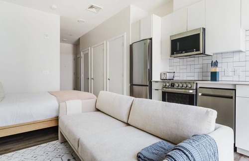 Revere Apartment | Gorgeous Revere Studio w/Firepit, Spa, W/D, A/C & Gym, by Blueground