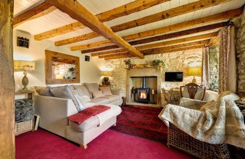 Winster House | Gorgeous romantic cosy cottage retreat with views