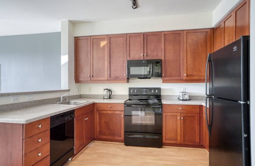 San Jose Apartment | Gorgeous San Jose 1BR w/W/D, Gym & Pool, nr Caltrain, by Blueground