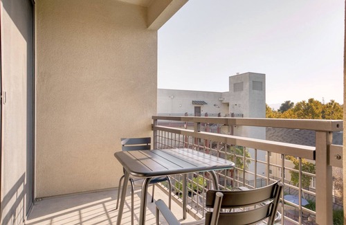 San Jose Apartment | Gorgeous San Jose 1BR w/W/D, Gym & Pool, nr Caltrain, by Blueground