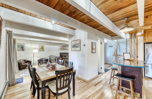 North Troy House | Gorgeous, secluded home with private deck & WiFi
