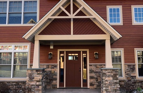 West Dover House | Gorgeous Slope side Ski-on/Ski-off townhome in the highly desirable TrailsEdge.