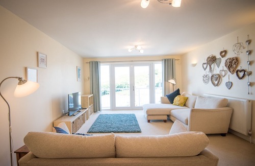 Mortehoe Apartment | Gorgeous spotless modern 2 bed, 2 bath flat, sea views, local pubs, great walks.