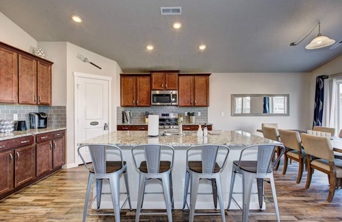 Star House | Gorgeous Star home ~ King Bed ~ 5 TVs ~ Walkable to Downtown Star and Albertsons