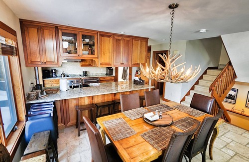 Stratton Mountain House | Gorgeous Stratton Mtn. Townhome, 5 min Walk to Slopes and Village.