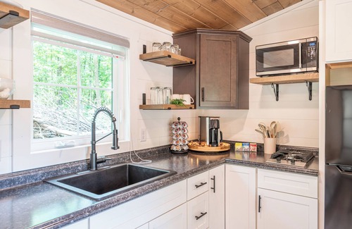 Millersburg House | Gorgeous studio, sleeps 4, Amish country.