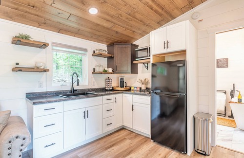 Millersburg House | Gorgeous studio, sleeps 4, Amish country.