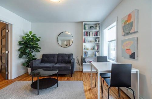 Bedford Apartment | Gorgeous & Sunny Executive Suite #102