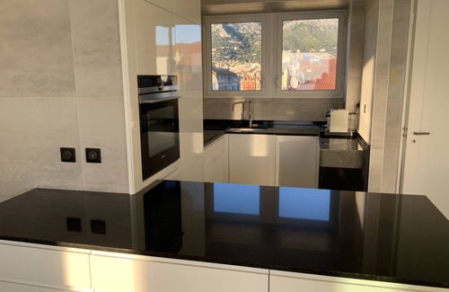 Toulon Apartment | Gorgeous! Toulon Facing Sea-Port