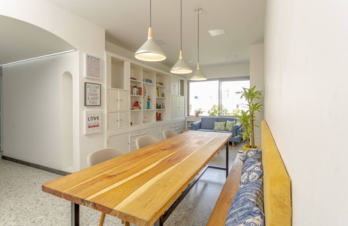 Cali Apartment | Gorgeous, unique and, modern space w/4 bedrooms perfect for families and groups