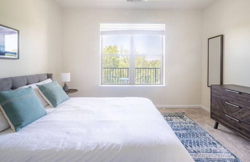 Durham Apartment | Gorgeous & Upscale 1BR w/ Balcony, Gym and Parking