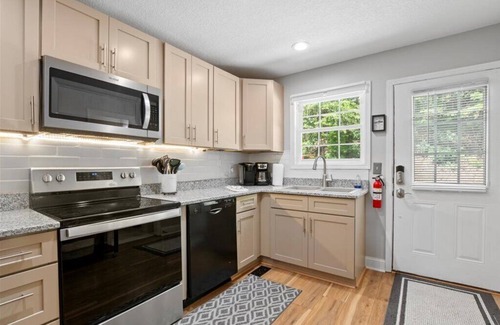 Sharps Chapel Condo | Gorgeous views and plenty of room and privacy for large groups. Pet Friendly!