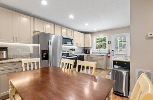 Sharps Chapel Condo | Gorgeous views and plenty of room and privacy for large groups. Pet Friendly!