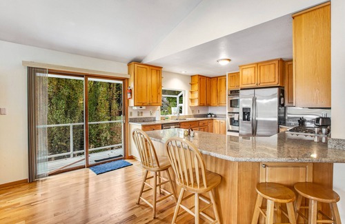 Grapeview House | Gorgeous water view townhome with private hot tub, fireplace, firepit & big deck