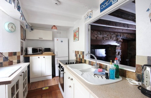 Brixham Cottage | Gorgeous Waterside Fisherman's Cottage, Free Parking, Harbour Views, Disney+