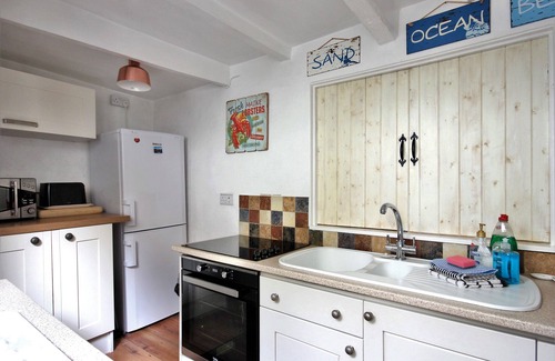 Brixham Cottage | Gorgeous Waterside Fisherman's Cottage, Free Parking, Harbour Views, Disney+