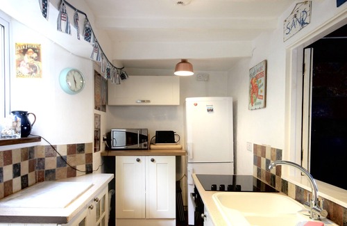 Brixham Cottage | Gorgeous Waterside Fisherman's Cottage, Free Parking, Harbour Views, Disney+