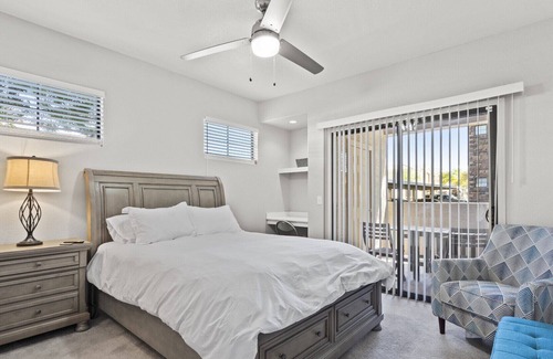 Glendale Sports and Entertainment District Apartment | Gorgeous Westgate 1 Bedroom