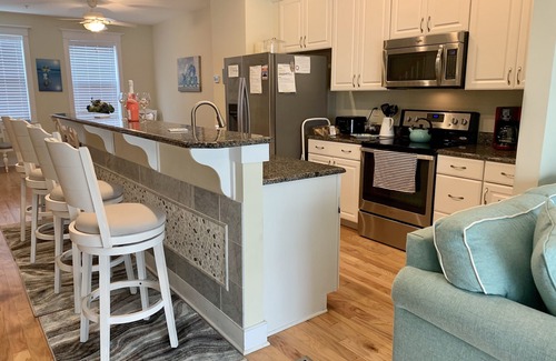 Midtown Ocean City House | GorgeousTownhouse,Beautiful Bay Views,1 block from Ocean, Free WiFi, linens inc.