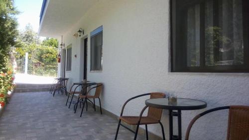 Aliki House | Gorgona Rooms