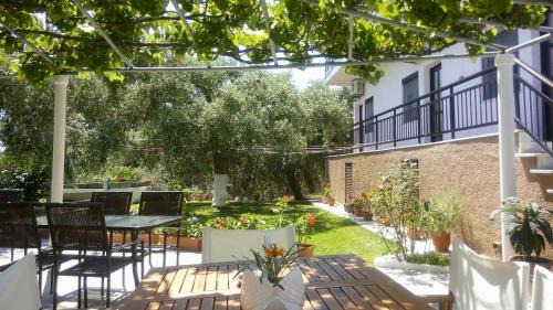 Aliki House | Gorgona Rooms