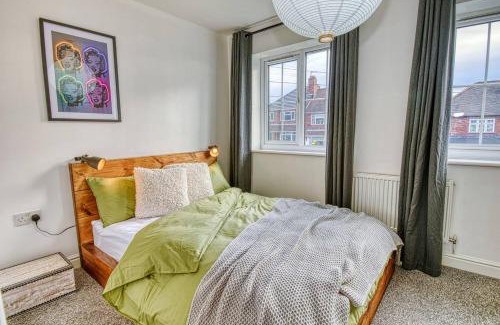 Dudley House | Gornal Dudley-2bed-contractor &long Stay -parking
