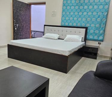 Varanasi Hotel | Goroomgo Gautam Garden Varanasi - Best Location & Parking Facilities