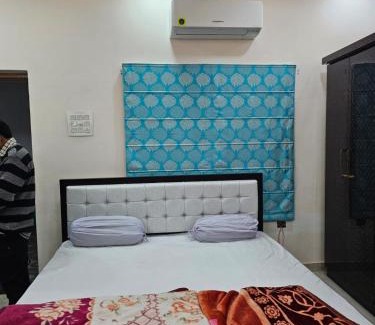 Varanasi Hotel | Goroomgo Gautam Garden Varanasi - Best Location & Parking Facilities