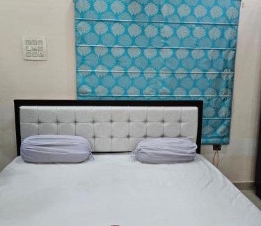 Varanasi Hotel | Goroomgo Gautam Garden Varanasi - Best Location & Parking Facilities
