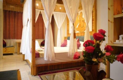 Dharamshala Hotel | Goroomgo Hotel Gandhi's Paradise Dharamshala