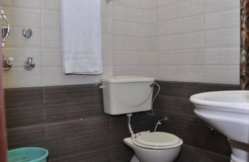 Bail Parao Hotel | Goroomgo Mid Forest House Kalaguri