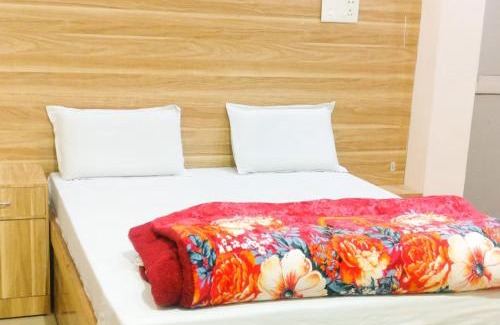 Mathura Hotel | Goroomgo Sangam Palace Guest house Mathura - Prime Location