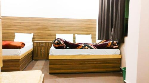 Mathura Hotel | Goroomgo Sangam Palace Guest house Mathura - Prime Location