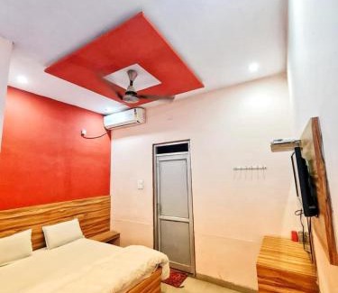 Mathura Hotel | Goroomgo Sangam Palace Guest house Mathura - Prime Location