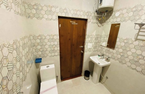 Kangra Hotel | Goroomgo Singla Residency Kangra