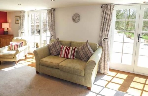 Leek Cottage | GORSTHEAD MILL FARM, pet friendly, luxury holiday cottage in Bradnop